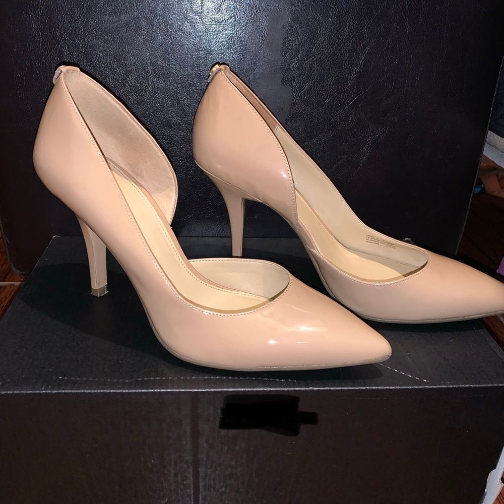 Michael Kors nude pumps